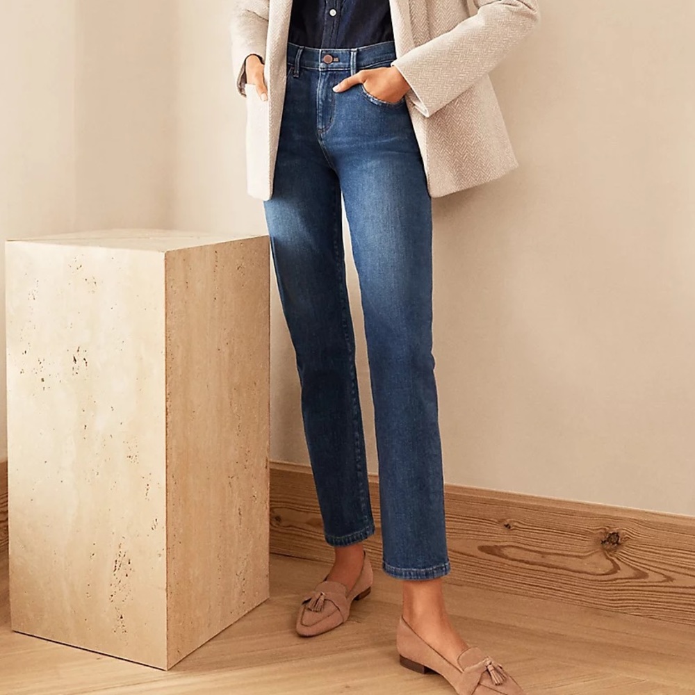 Ann Taylor Sculpting Pocket Mid Rise Taper
Jeans